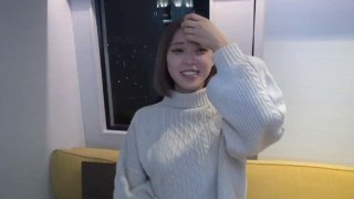 少女穿着暴露、做出性挑逗动作……地下色情交易曝光 - 中国搜索
